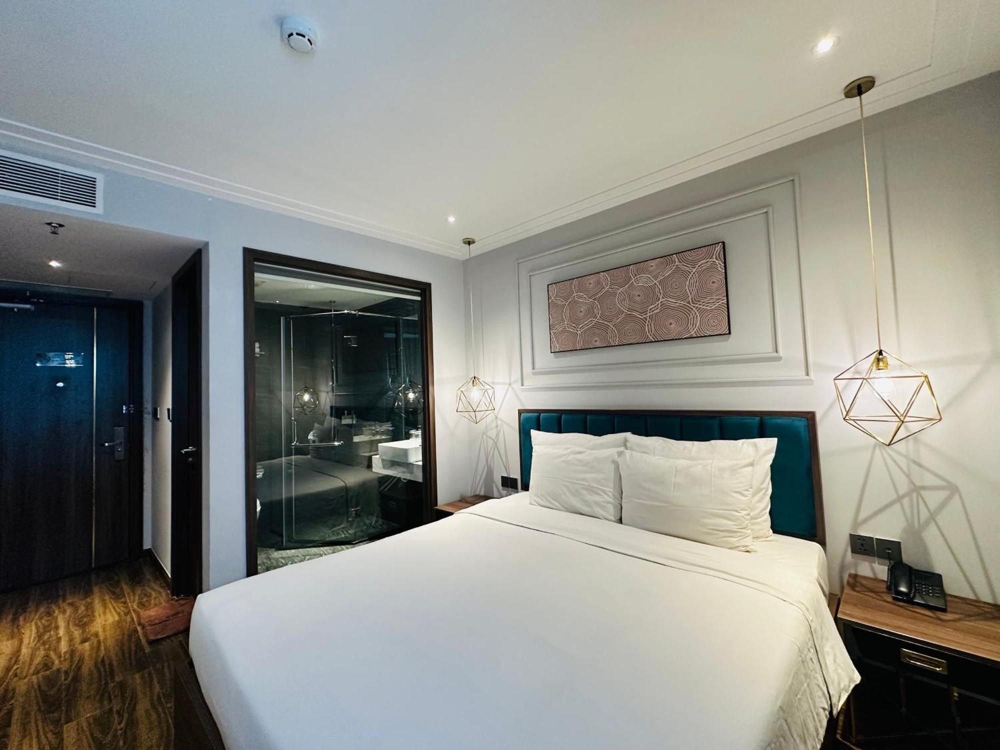 Adela Boutique - Gần Biển 4*