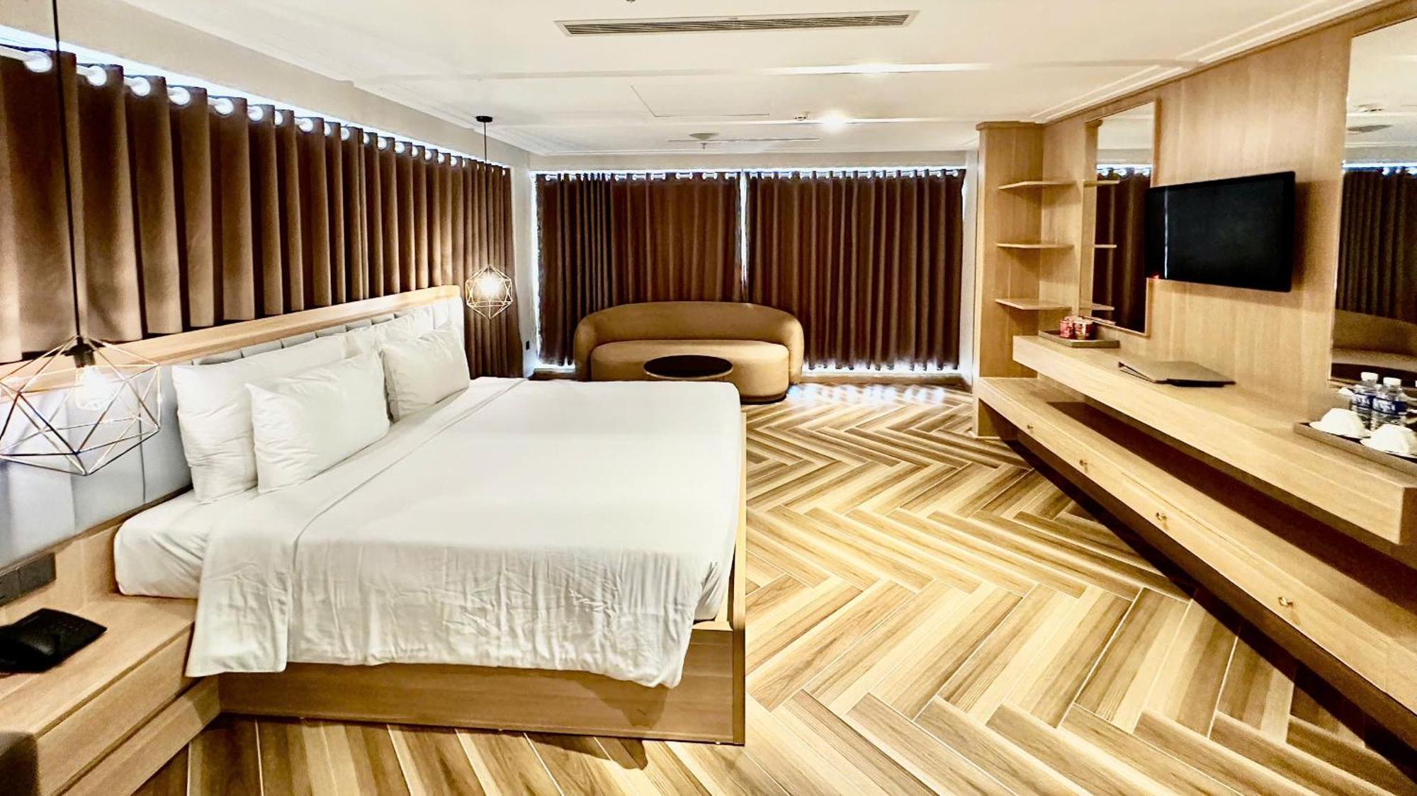 Adela Boutique - Gần Biển 4*
