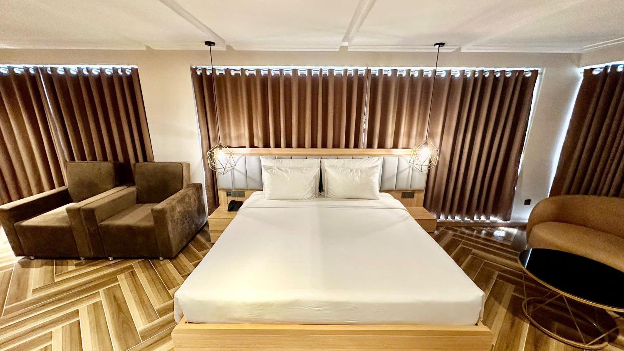 Adela Boutique - Gần Biển Khách sạn Đà Nẵng